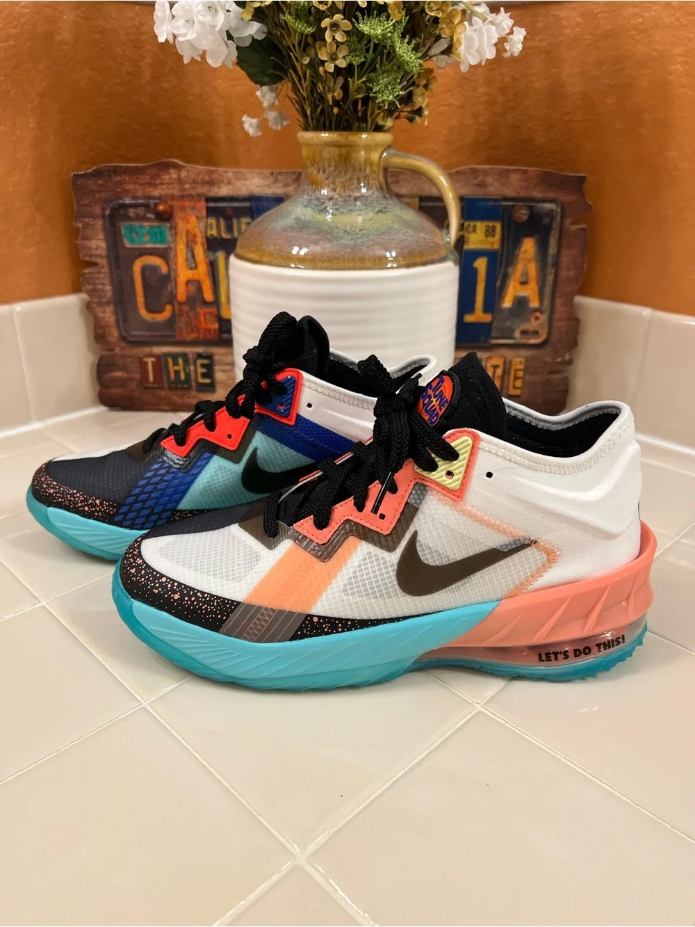 NIKE LeBron XVIII, TUNE SQUAD, KIDS SHOES SIZE 7, EXCELLENT CONDITION
